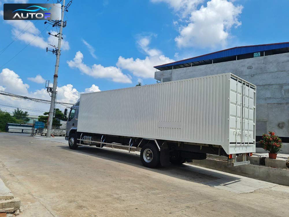 Xe tải Chenglong M3 thùng kín container 7 tấn dài 8.2m và 9.9m